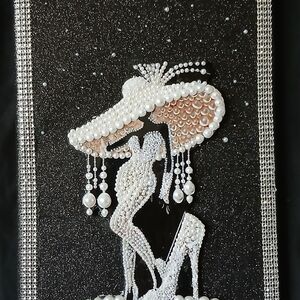 Elegant Pearl-Embellished Wall Art Decor